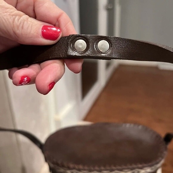 Leather handmade wine carrier - Picture 4 of 9